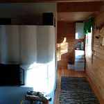 Lejlighed Kimppa-cabin / дом в лесу у озера