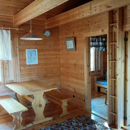 Kimppa-cabin / дом в лесу у озера Kolari
